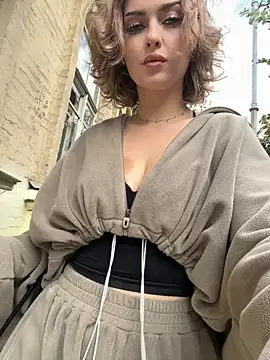 Snapshot of KellyKeler chatting on 09.27.25 KellyKeler online show from 09.27.25