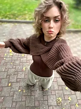 Snapshot of KellyKeler chatting on 10.11.25 KellyKeler online show from 10.11.25