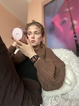 Snapshot of KellyKeler chatting on 10.24.25 KellyKeler online show from 10.24.25