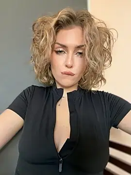 Snapshot of KellyKeler chatting on 10.28.25 KellyKeler online show from 10.28.25