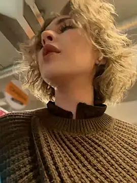 Snapshot of KellyKeler chatting on 11.29.25 KellyKeler online show from 11.29.25