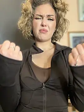 Snapshot of KellyKeler chatting on 12.05.25 KellyKeler online show from 12.05.25