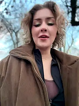 Snapshot of KellyKeler chatting on 12.18.25 KellyKeler online show from 12.18.25