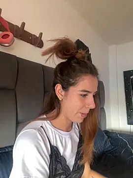 Snapshot of AllieYourGirl chatting on 11.24.25 AllieYourGirl online show from 11.24.25