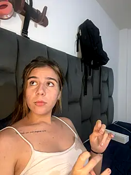 Snapshot of AllieYourGirl chatting on 11.26.25 AllieYourGirl online show from 11.26.25