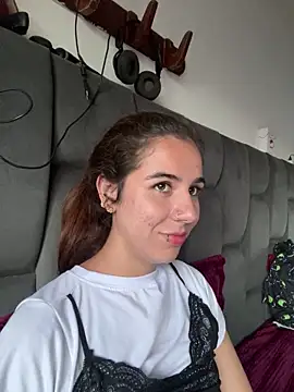 Snapshot of AllieYourGirl chatting on 12.14.25 AllieYourGirl online show from 12.14.25