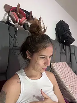 Snapshot of AllieYourGirl chatting on 12.20.25 AllieYourGirl online show from 12.20.25