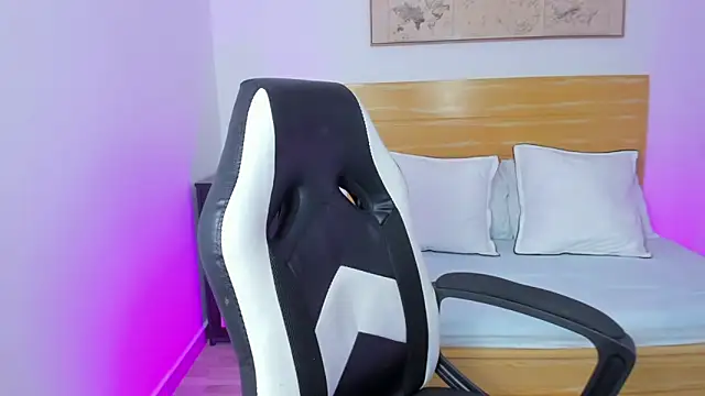 kitty sweeety  online show from 10.28.25