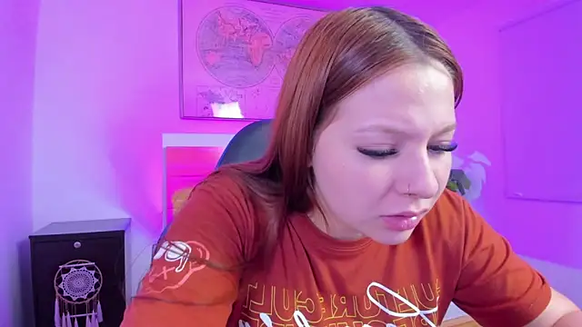Snapshot of kitty_sweeety_ chatting on 04.21.26 kitty sweeety online show from 04.21.26