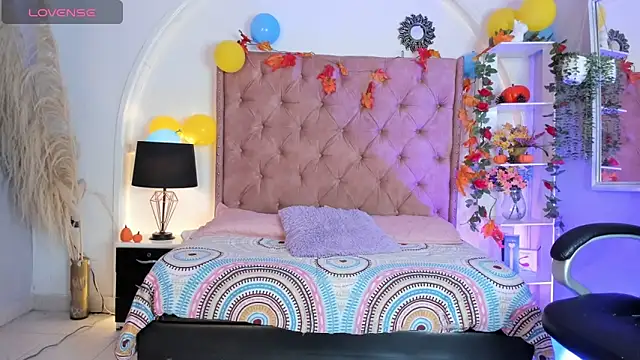 SwettRenata  online show from 09.30.25