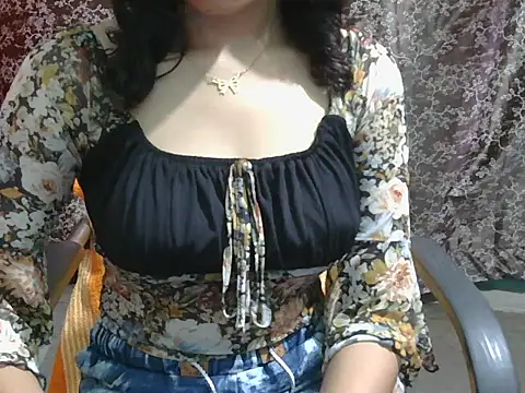 Snapshot of lovely_soniya chatting on 06.24.26 lovely soniya online show from 06.24.26