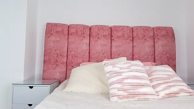 emmacurvy online show from 11.20.25