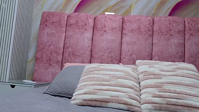 emmacurvy online show from 04.09.26