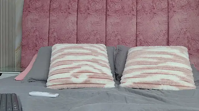 emmacurvy online show from 04.10.26