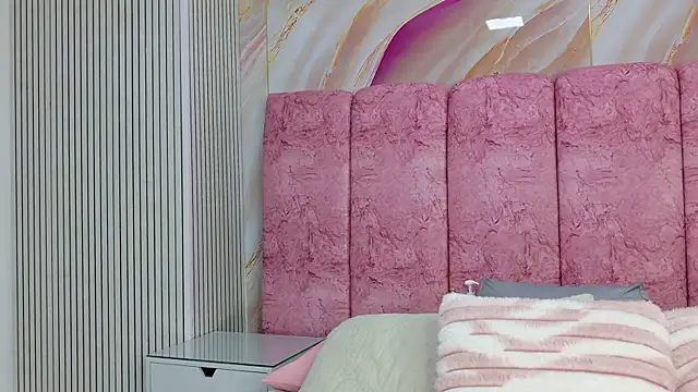 emmacurvy online show from 04.12.26