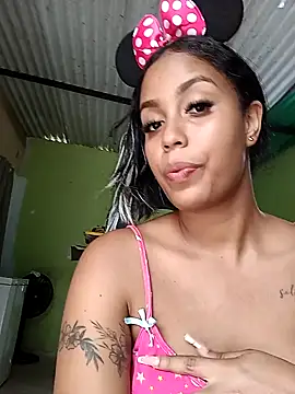 Snapshot of Fernanda30 chatting on 04.18.26 Fernanda30 online show from 04.18.26