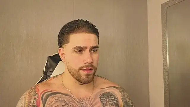 Snapshot of Ades_Lowe chatting on 11.08.25 Ades Lowe online show from 11.08.25