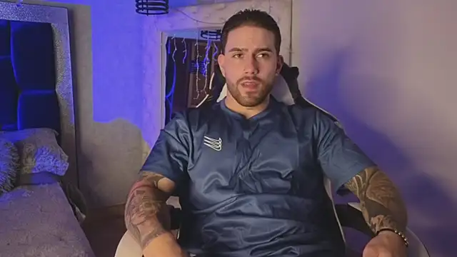 Snapshot of Ades_Lowe chatting on 11.10.25 Ades Lowe online show from 11.10.25