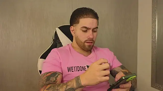 Snapshot of Ades_Lowe chatting on 11.16.25 Ades Lowe online show from 11.16.25