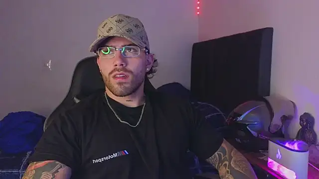 Snapshot of Ades_Lowe chatting on 01.14.26 Ades Lowe online show from 01.14.26