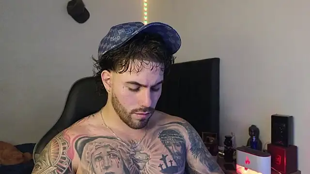 Snapshot of Ades_Lowe chatting on 02.04.26 Ades Lowe online show from 02.04.26