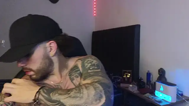 Snapshot of Ades_Lowe chatting on 02.12.26 Ades Lowe online show from 02.12.26