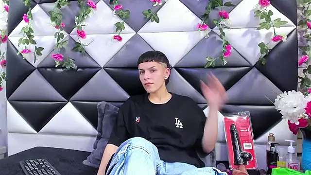 Megan Thompson  online show from 09.11.25