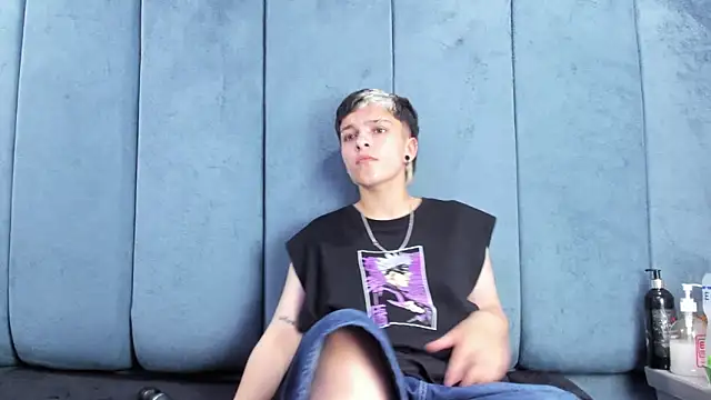 Megan Thompson  online show from 04.15.26