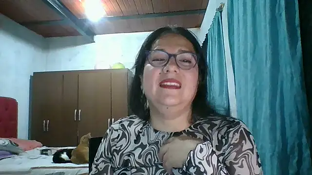 scarlett widow  online show from 09.27.25