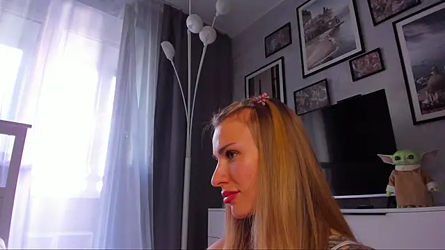 Snapshot of MashaFromRussia__ chatting on 09.27.25 MashaFromRussia   online show from 09.27.25