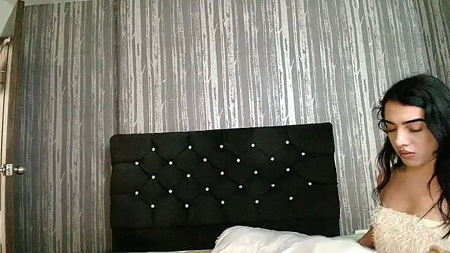 Snapshot of Alicee_Moonn chatting on 05.19.26 Alicee Moonn online show from 05.19.26