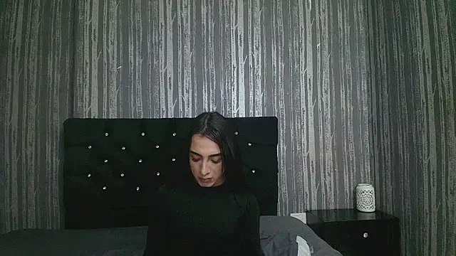 Snapshot of Alicee_Moonn chatting on 05.29.26 Alicee Moonn online show from 05.29.26