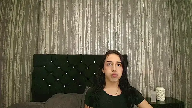 Snapshot of Alicee_Moonn chatting on 06.23.26 Alicee Moonn online show from 06.23.26