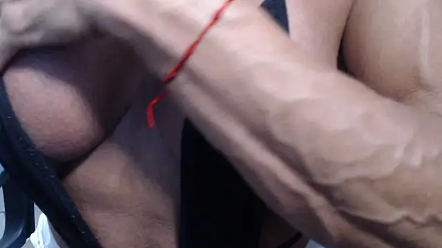 Snapshot of Stronggsexy chatting on 02.03.26 Stronggsexy online show from 02.03.26