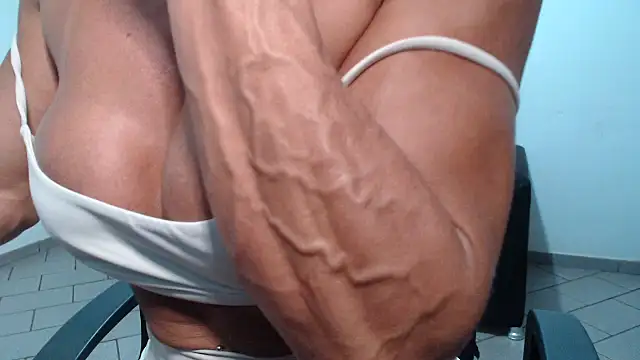 Snapshot of Stronggsexy chatting on 02.09.26 Stronggsexy online show from 02.09.26