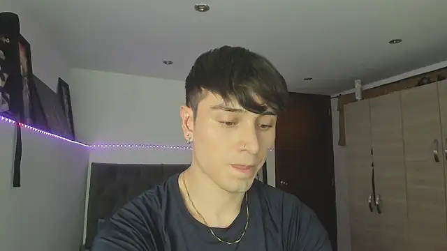 Snapshot of stevve_14 chatting on 10.11.25 stevve 14 online show from 10.11.25