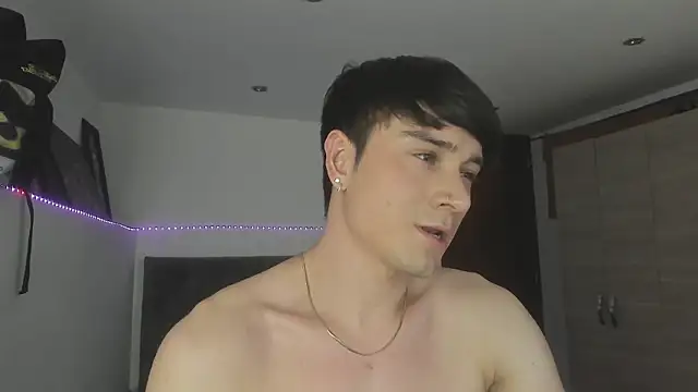 Snapshot of stevve_14 chatting on 11.04.25 stevve 14 online show from 11.04.25