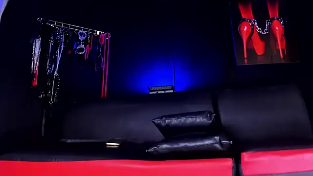 Snapshot of AmaniStone chatting on 12.17.25 AmaniStone online show from 12.17.25