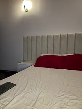 Mia Roswell online show from 04.09.26