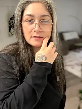 Alix Valentine online show from 09.13.25