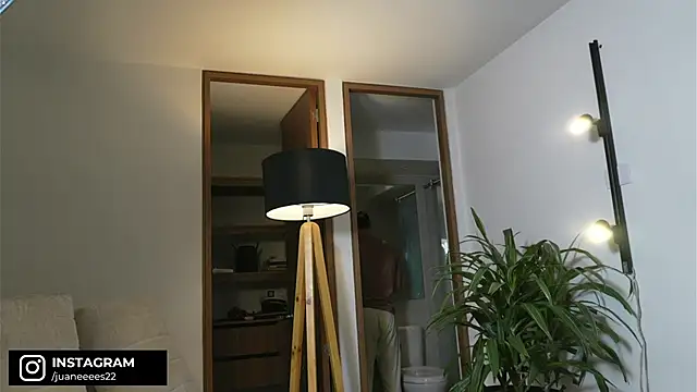 Snapshot of DeusbelliS chatting on 04.23.26 DeusbelliS online show from 04.23.26
