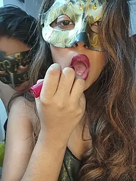 Snapshot of sam_honey5 chatting on 12.14.25 sam honey5 online show from 12.14.25