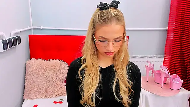 Snapshot of EvetteRose chatting on 05.22.26 EvetteRose online show from 05.22.26