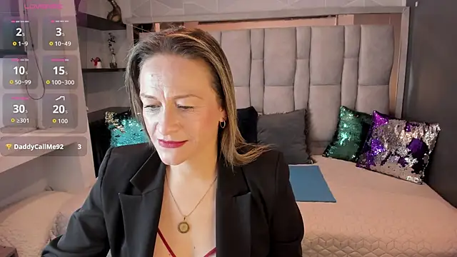 Charlot milf online show from 10.14.25