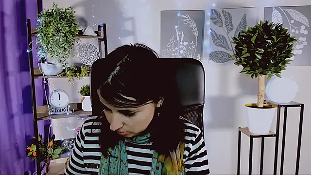 Snapshot of MartaEdams chatting on 04.15.26 MartaEdams online show from 04.15.26