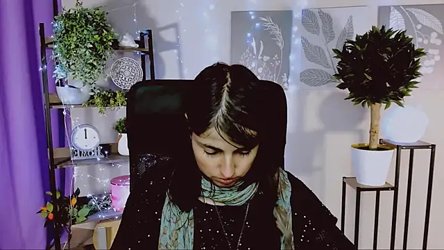 Snapshot of MartaEdams chatting on 04.23.26 MartaEdams online show from 04.23.26