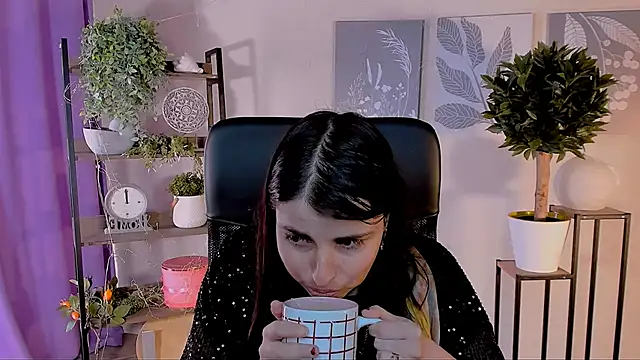 Snapshot of MartaEdams chatting on 04.28.26 MartaEdams online show from 04.28.26