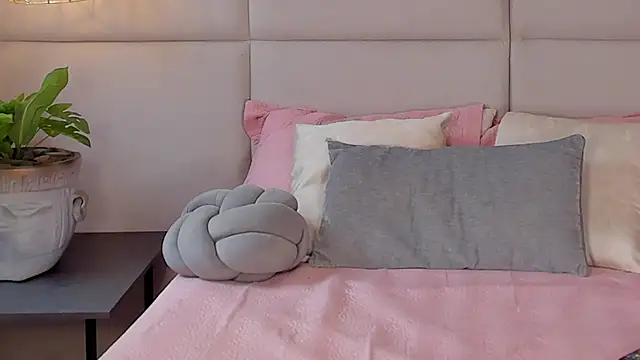 Snapshot of SamayRyann chatting on 05.18.26 SamayRyann online show from 05.18.26