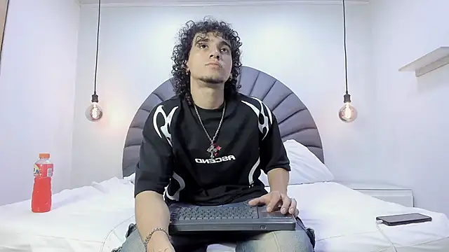 Snapshot of JackesTaylor chatting on 05.17.26 JackesTaylor online show from 05.17.26