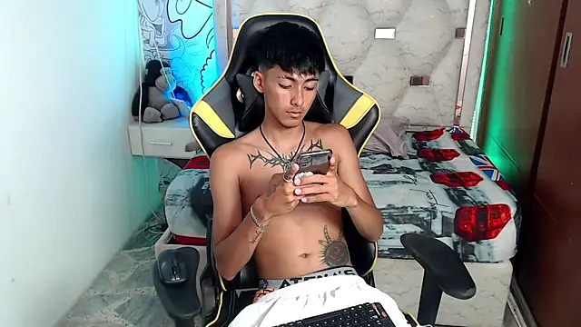Snapshot of yiisu_ chatting on 10.02.25 yiisu  online show from 10.02.25